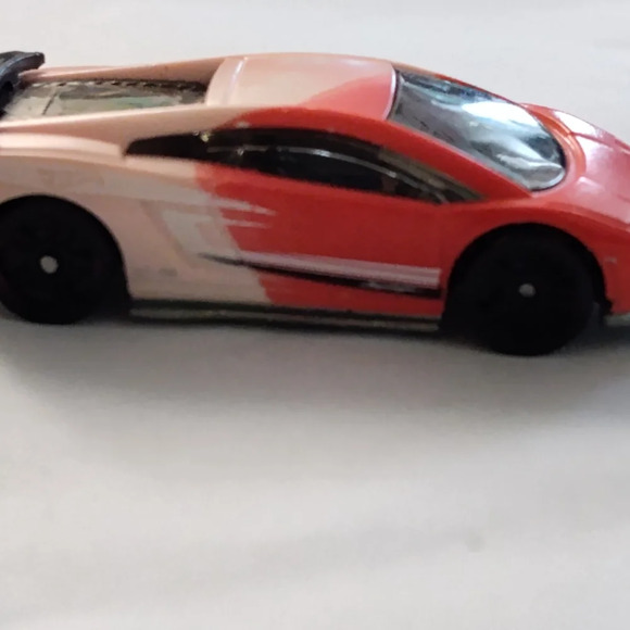Color chng Lamborghini hotwheels - Picture 2 of 7